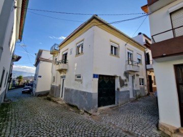 Maison 6 Chambres à Sarzedo