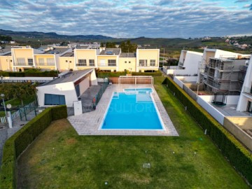 House 4 Bedrooms in Arruda dos Vinhos