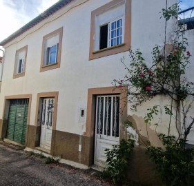 House 6 Bedrooms in Góis