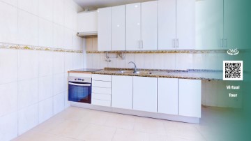 Apartment 4 Bedrooms in Queluz e Belas