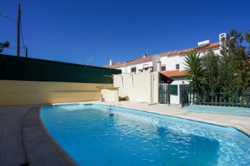 House 4 Bedrooms in Sesimbra (Castelo)