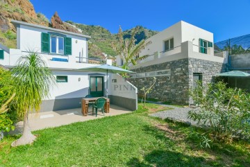 House 5 Bedrooms in Madalena do Mar