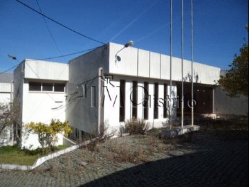 Bâtiment industriel / entrepôt à Sé e São Lourenço