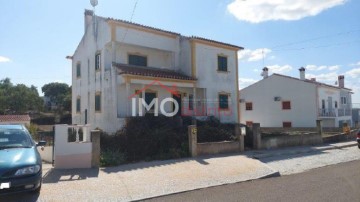 House 4 Bedrooms in Alagoa
