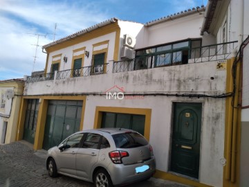 Building in Sé e São Lourenço