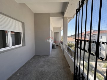 Apartment 4 Bedrooms in Sé e São Lourenço