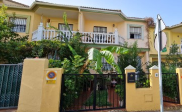 House 5 Bedrooms in Gines