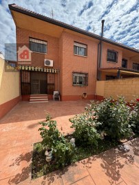 House 4 Bedrooms in Centro