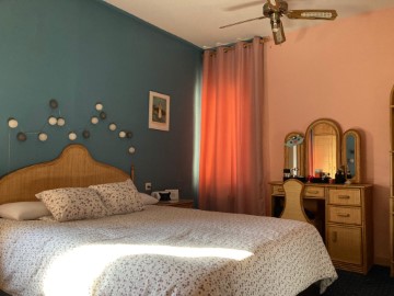Apartment 4 Bedrooms in Polig.Cartuja - Barriada la Paz