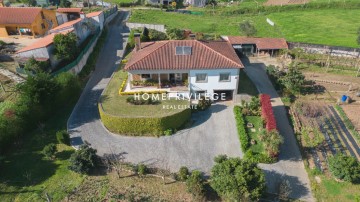 House 3 Bedrooms in Calheiros