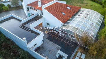 House 5 Bedrooms in Foz do Sousa e Covelo