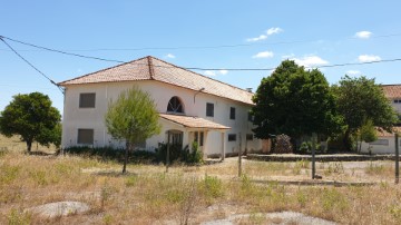 Building in Bugalhos
