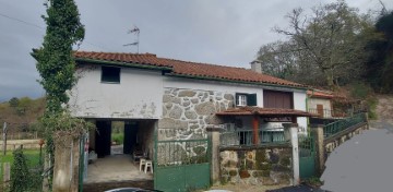 House 3 Bedrooms in Paçô