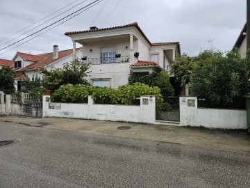 House 4 Bedrooms in Pataias e Martingança