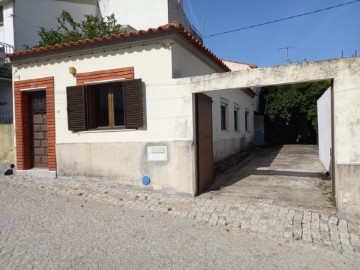 House 5 Bedrooms in Tinalhas