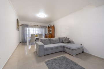 Apartment 2 Bedrooms in Póvoa de Santa Iria e Forte da Casa