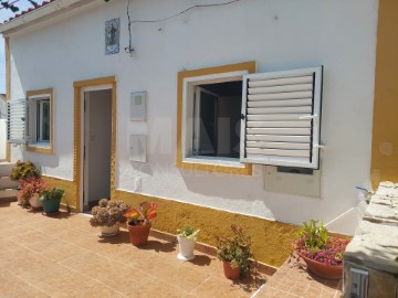 House 2 Bedrooms in Santa Clara-a-Nova e Gomes Aires