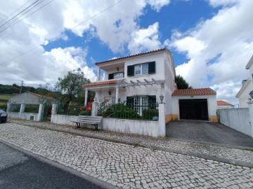 House 3 Bedrooms in Vermelha