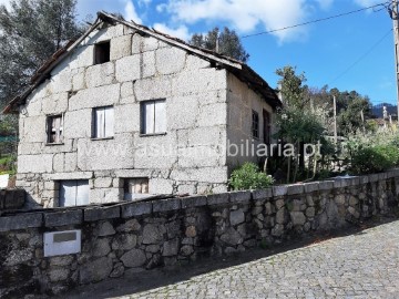 Quintas e casas rústicas  em Vilela, Seramil e Paredes Secas