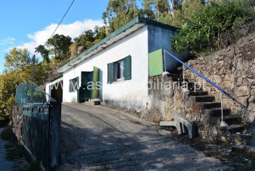 Terreno em Bouro (Santa Maria)