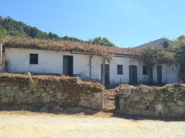 Quintas e casas rústicas  em Ferreiros, Prozelo e Besteiros