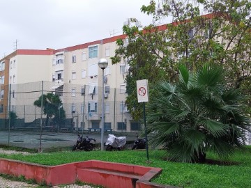 Apartamento 3 Quartos em Santo António dos Cavaleiros e Frielas