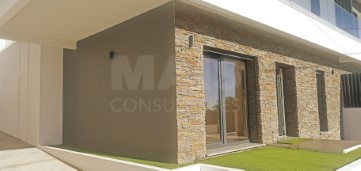 House 4 Bedrooms in Casal de Cambra