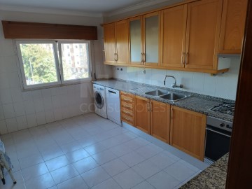 Apartamento 3 Quartos em Agualva e Mira-Sintra