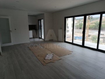 Apartment 3 Bedrooms in Rio de Mouro