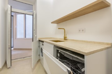 Apartment 5 Bedrooms in Santo António