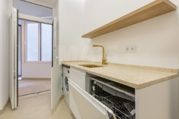 Apartment 4 Bedrooms in Santo António