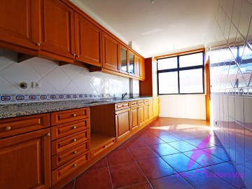 Kitchen with access to the balcony - river, mounta