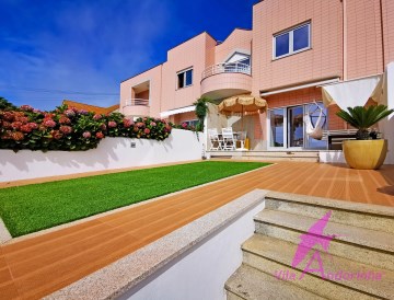 Patio avec vue sur la mer et la campagne