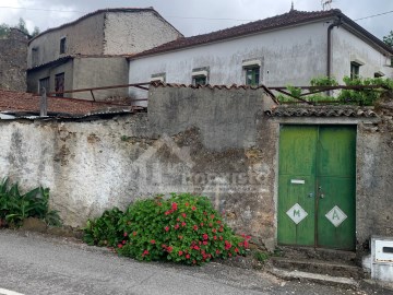 House 4 Bedrooms in Campelo