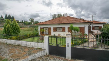 House 3 Bedrooms in Arões (São Romão)