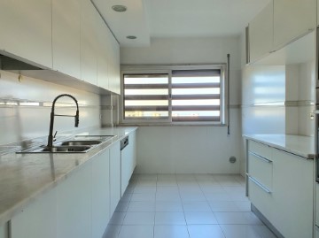 Apartamento 3 Quartos em Sacavém e Prior Velho