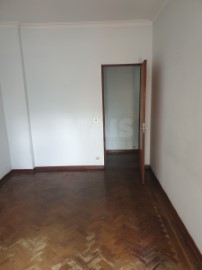Apartment 4 Bedrooms in Agualva e Mira-Sintra