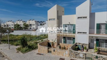 House 3 Bedrooms in Quelfes