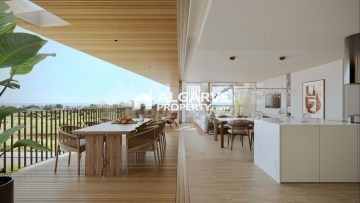 Apartment 4 Bedrooms in Quarteira