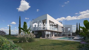 House 4 Bedrooms in Albufeira e Olhos de Água