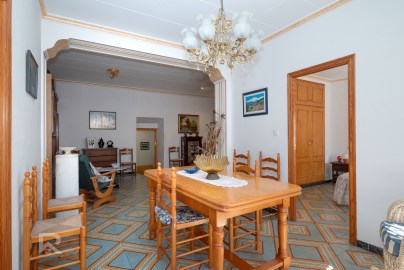 House 4 Bedrooms in Rugat