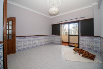 Appartement 2 Chambres à Póvoa de Santo Adrião e Olival Basto
