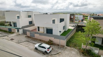 House 5 Bedrooms in Silveira