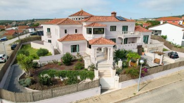 House 4 Bedrooms in Mafra