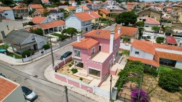 Maison 3 Chambres à Charneca de Caparica e Sobreda