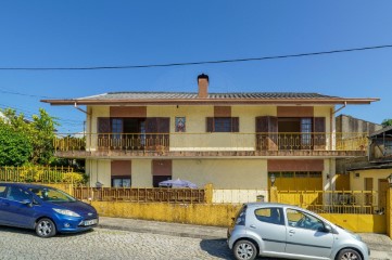 House 4 Bedrooms in Cidade da Maia