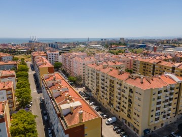 Apartment 3 Bedrooms in Sacavém e Prior Velho