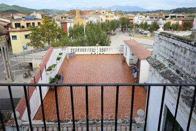 House 8 Bedrooms in Banyoles