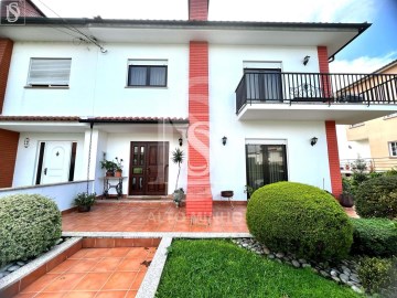 House 4 Bedrooms in Santa Maria Maior e Monserrate e Meadela