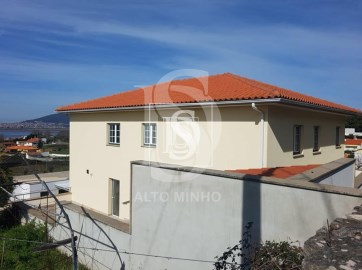 House 4 Bedrooms in Seixas